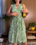 Sleeveless V-neck Waist-cinching Floral Printed Green Midi Dress